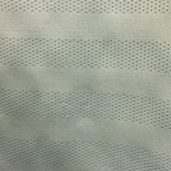 𝅺ATHLETIC short sleeve tee with reflective strip. - Picture 7 of 9